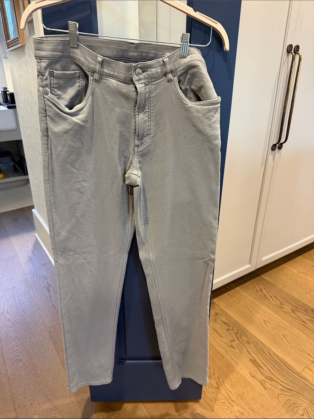 Faherty Slim Straight Jeans in Light Gray